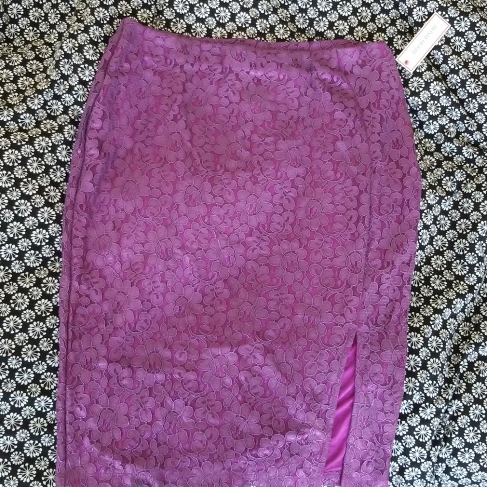 Lace skirt